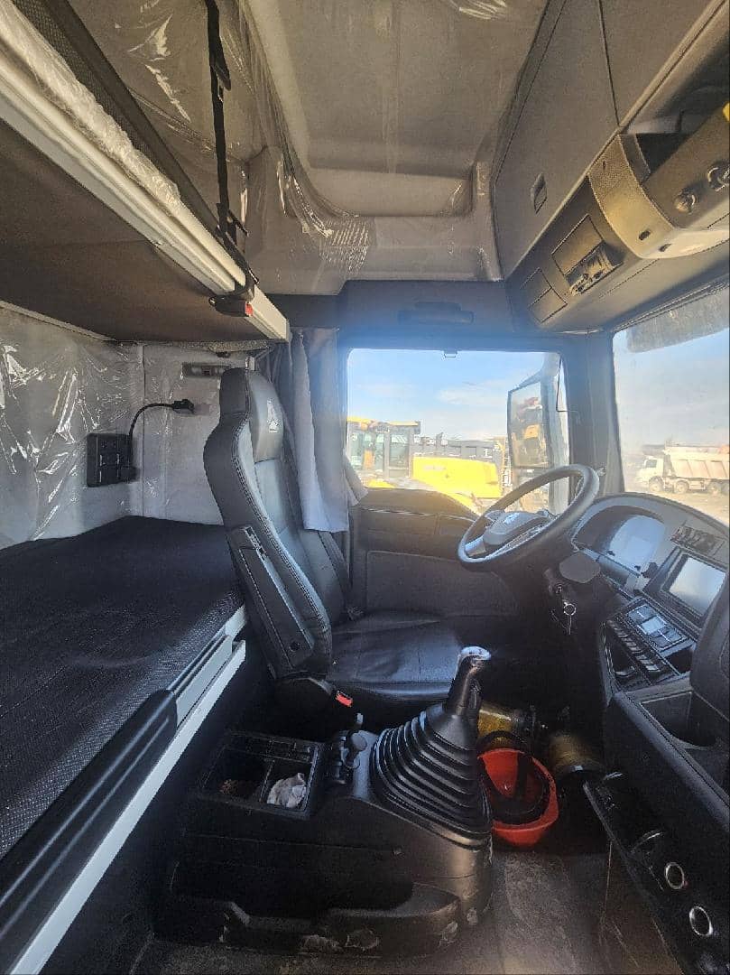 Sitrak С7Н 6×4 ZZ4256V364HE,  75 000 км, 2024 года в лизинг
