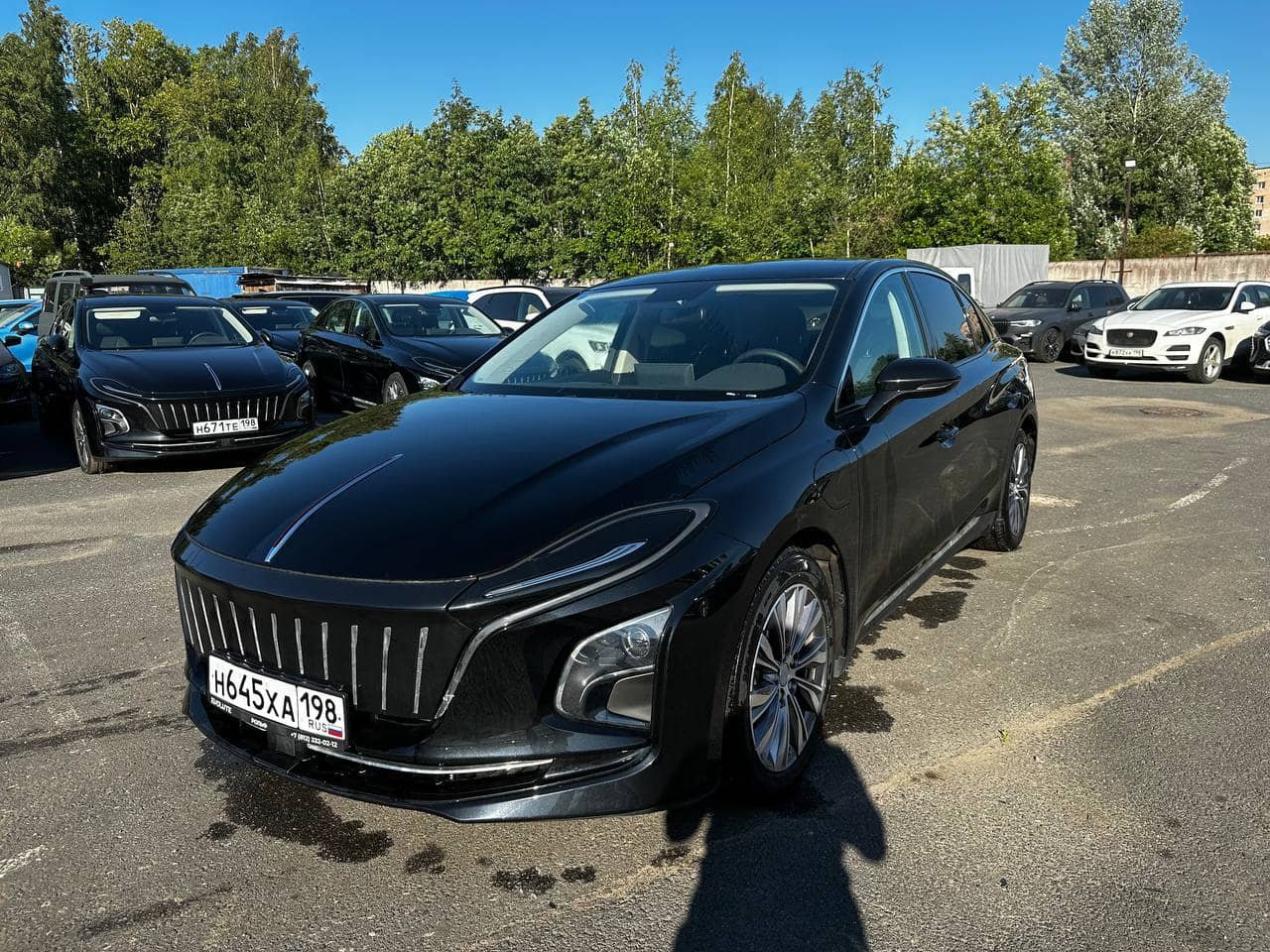 Hongqi E-QM5