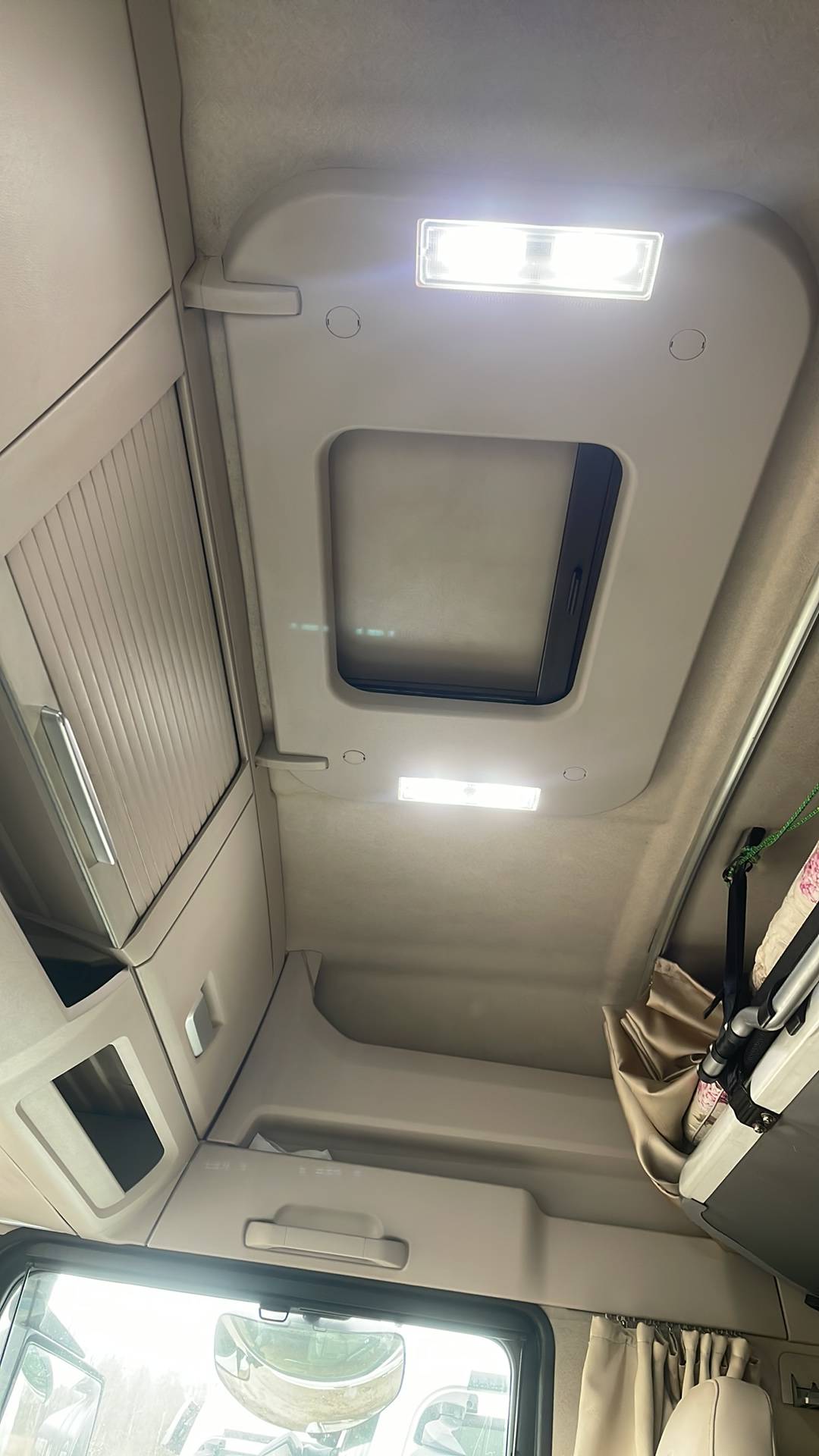 Sitrak С7Н MAX 6×4 ZZ4256V364HE,  236 768 км, 2023 года в лизинг