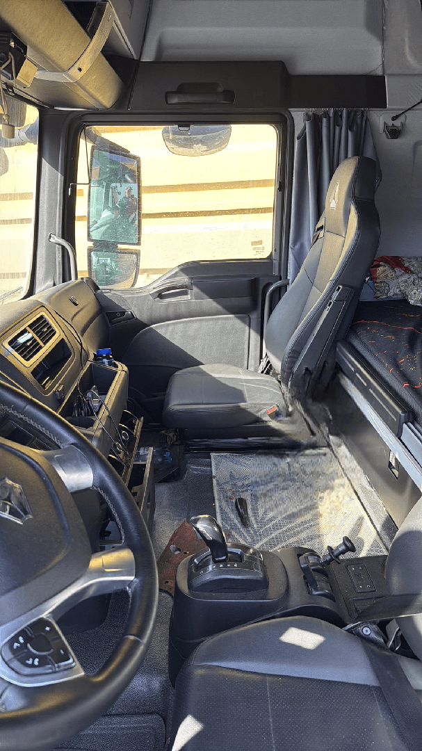 Sitrak ZZ4186V391HE,  350 000 км, 2023 года