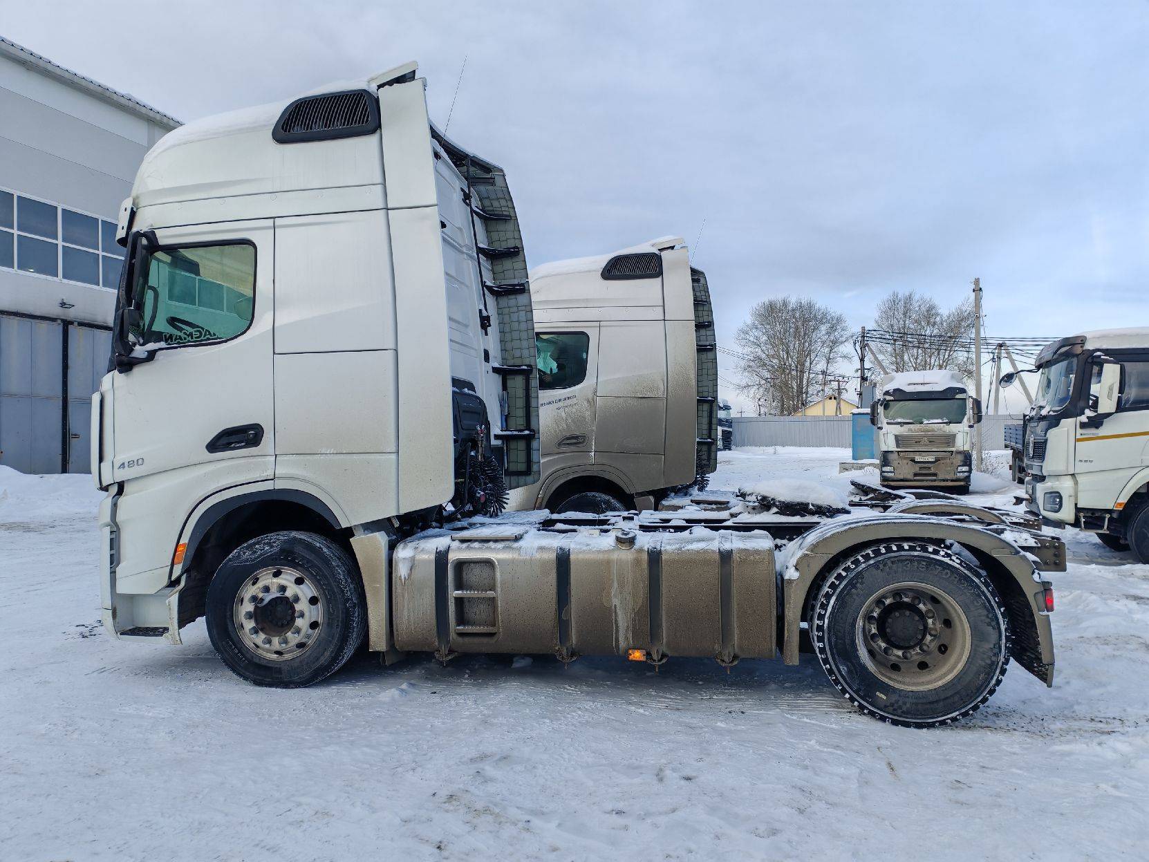 Shacman SX4188YY381,  321 273 км, 2023 года в лизинг