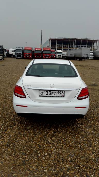 Mercedes-Benz E седан