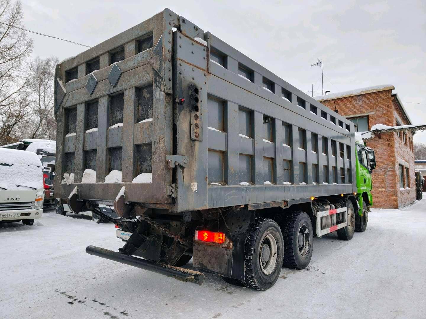 Shacman SX331863366 (скальный кузов),  102 073 км, 2022 года в лизинг