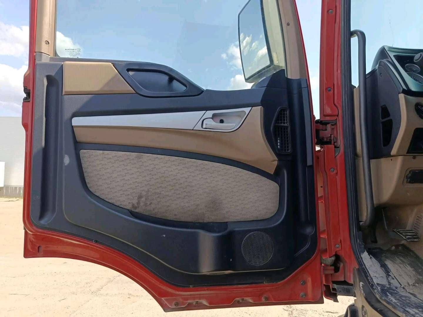 HOWO ZZ3317V386GE1 8х4,  542 674 км, 2023 года в лизинг