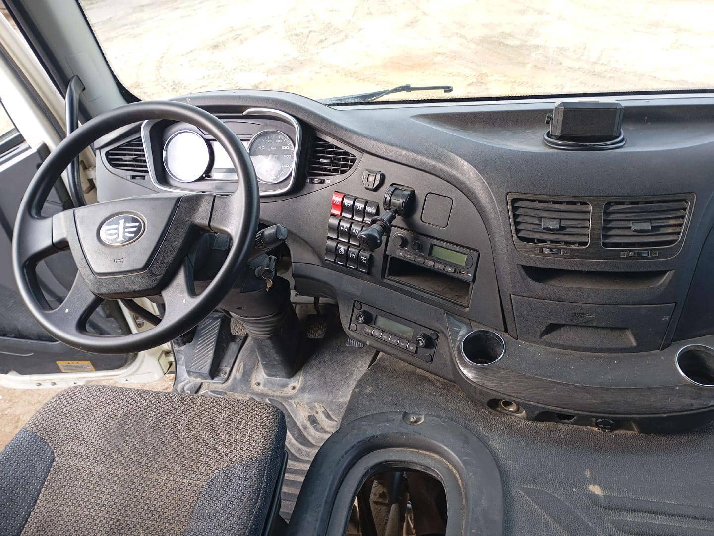 FAW CA3310P66K24T4E5 8х4,  230 000 км, 2022 года в лизинг
