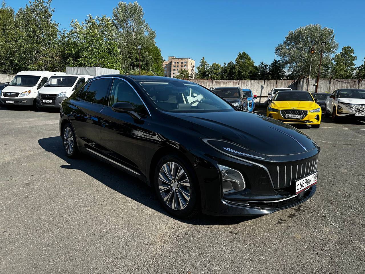 Hongqi E-QM5,  5 001 км, 2022 года в лизинг