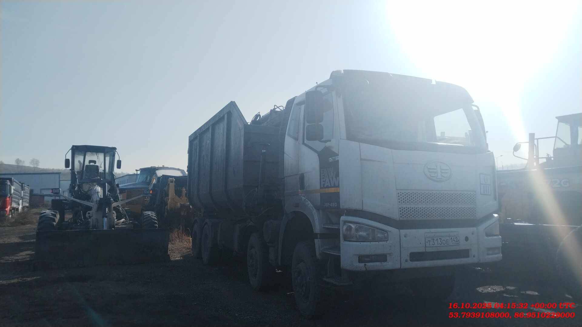 FAW CA3310P66K24T4E5 8x4,  96 800 км, 2024 года в лизинг