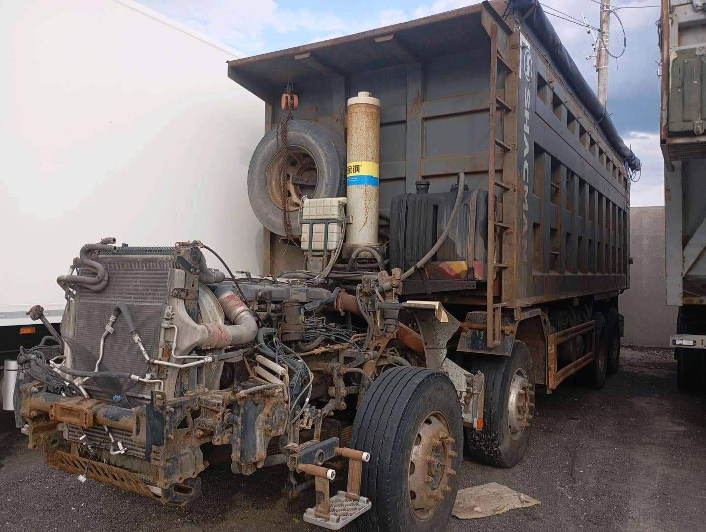 Shacman SX331863366 (скальный кузов)
