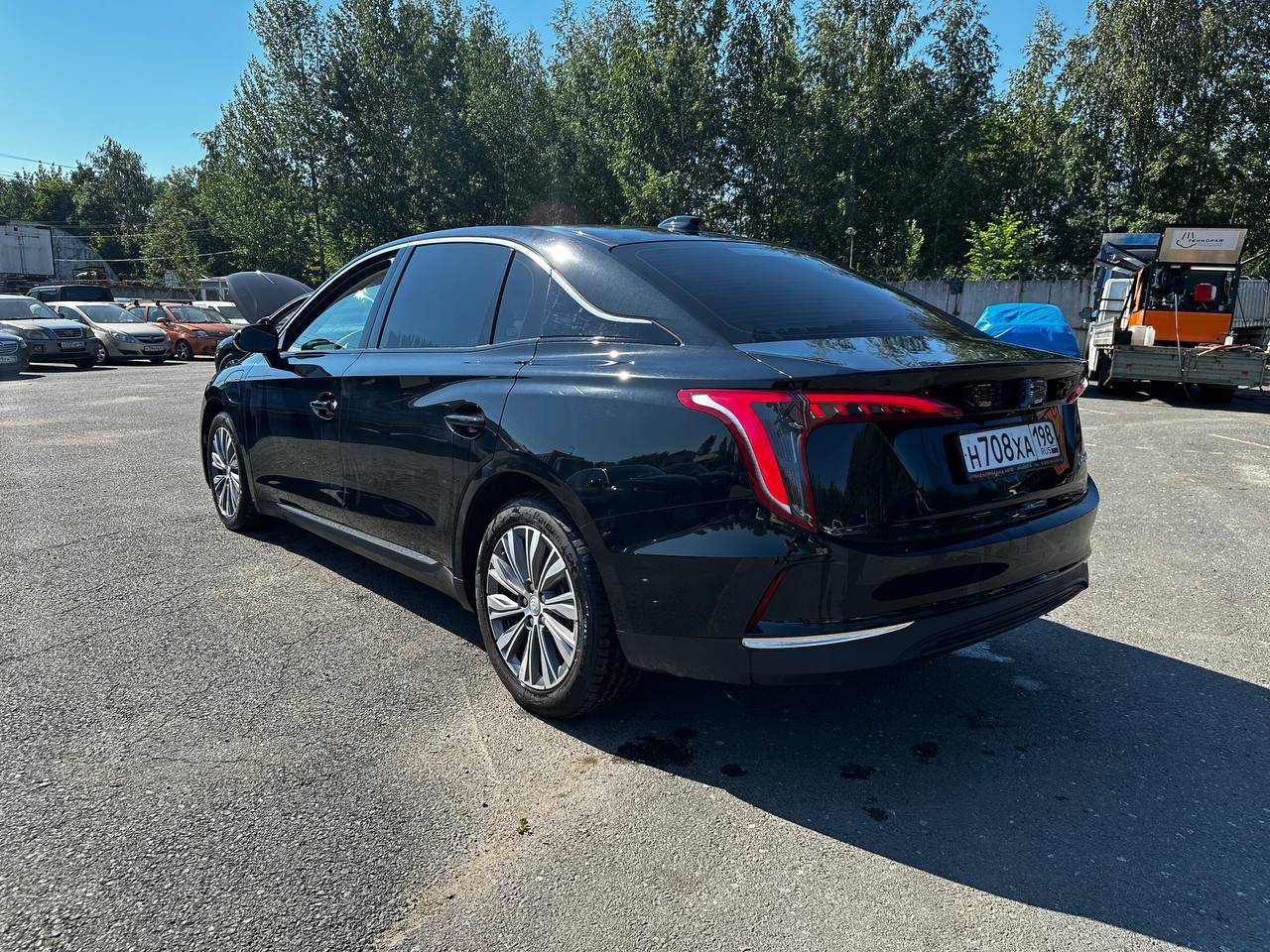 Hongqi E-QM5,  10 090 км, 2022 года в лизинг