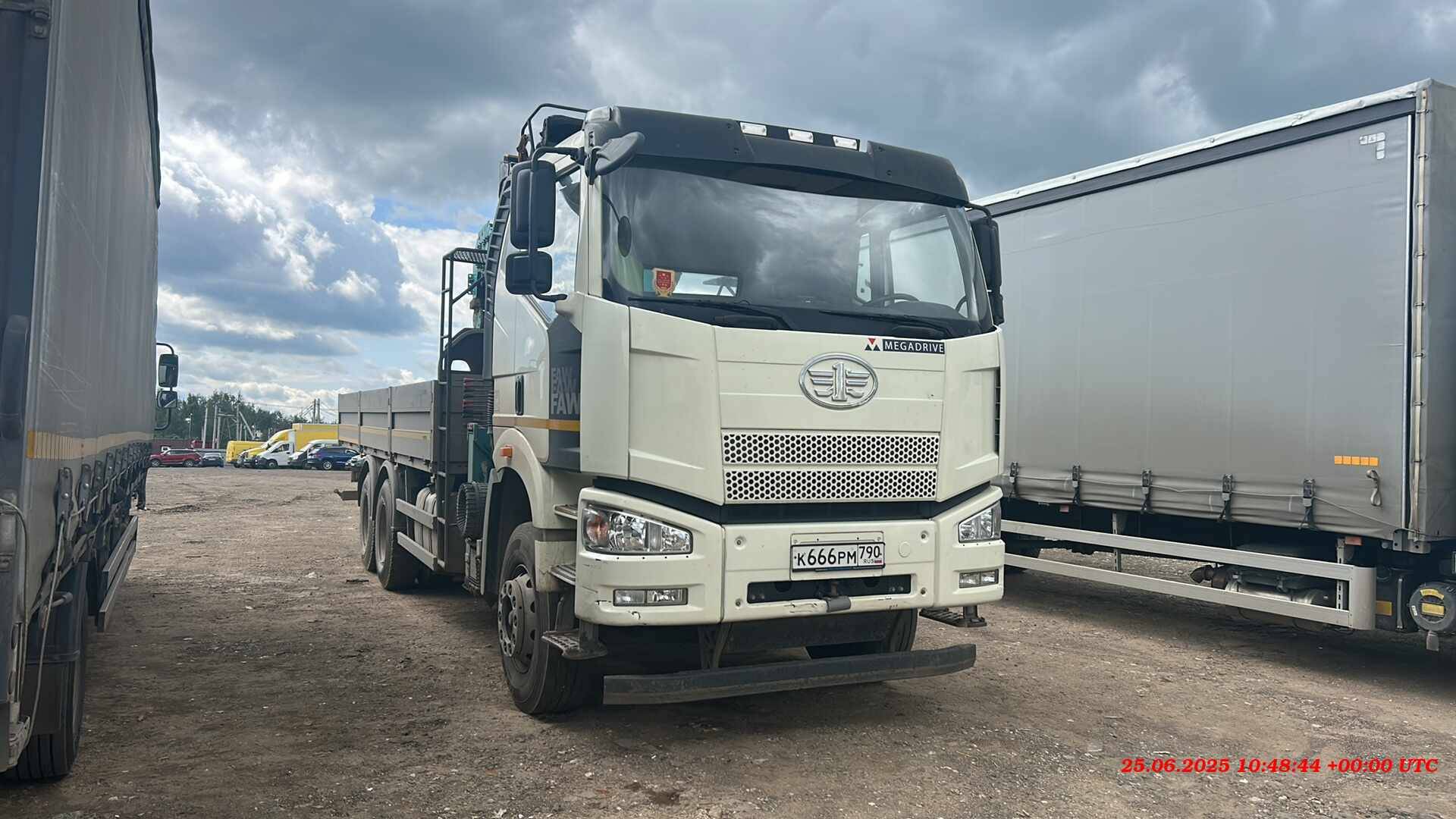 FAW CA3250P66K24T1E5 6х4,  128 799 км, 2023 года в лизинг