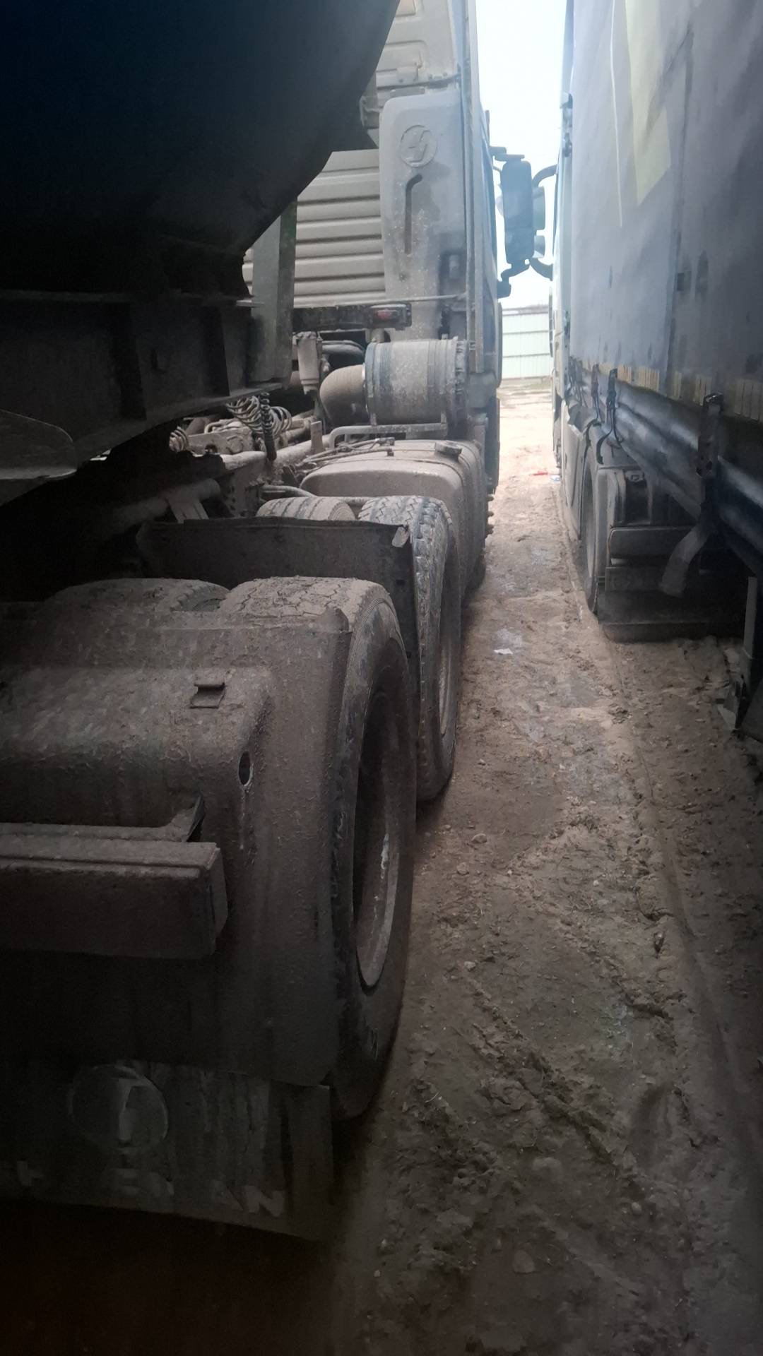 Shacman SX42584V324,  302 763 км, 2022 года в лизинг