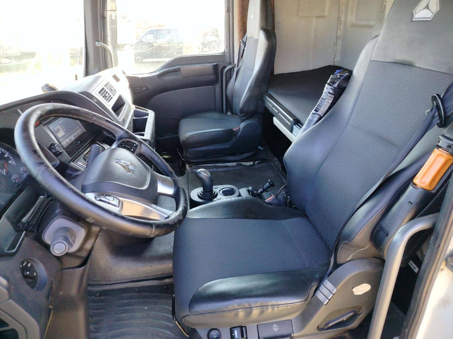 Sitrak C7H 4x2 ZZ4186V361HE,  500 000 км, 2022 года в лизинг