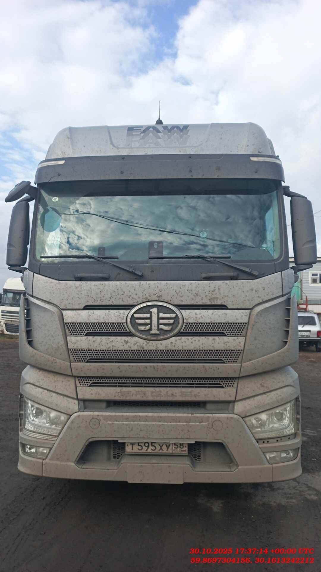 FAW CA4180P77K25E5 4x2,  290 667 км, 2023 года в лизинг