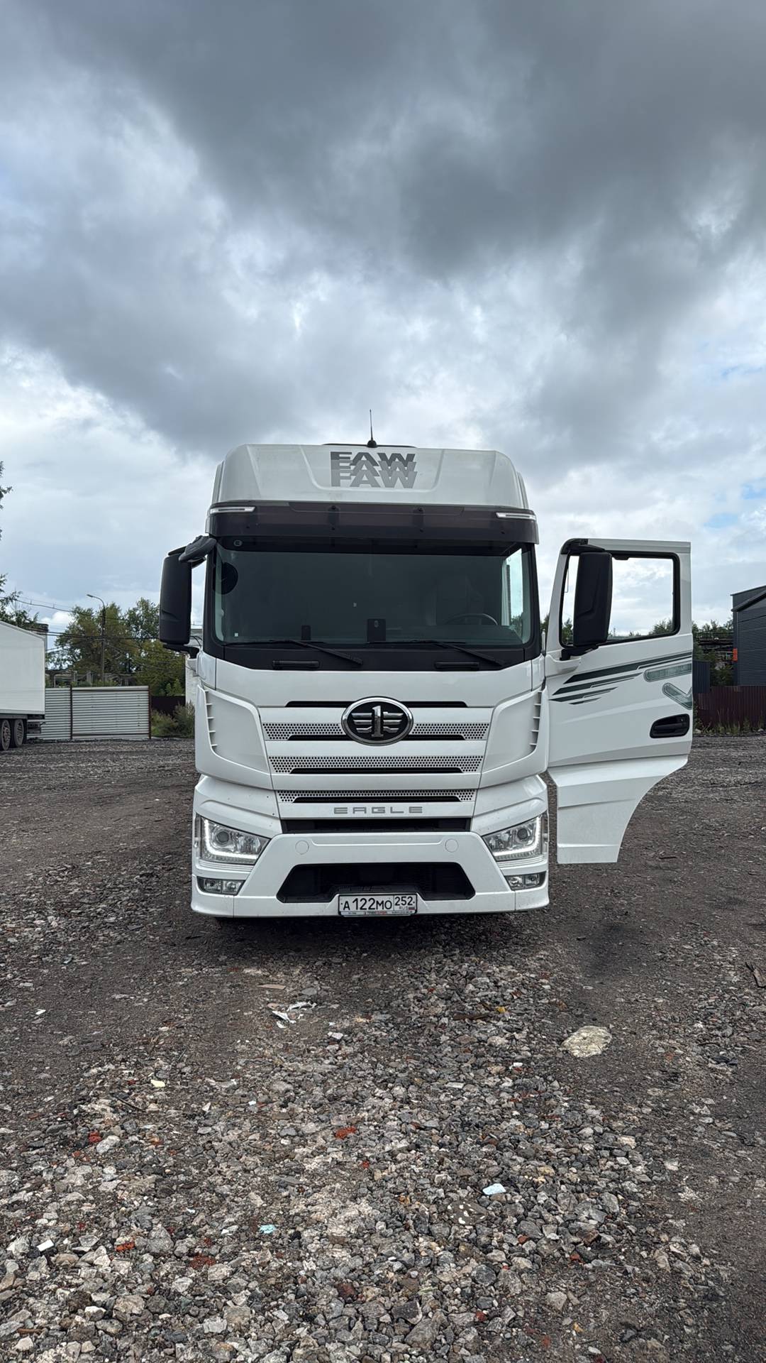 FAW CA4180P77K25E5 4x2,  243 304 км, 2023 года в лизинг