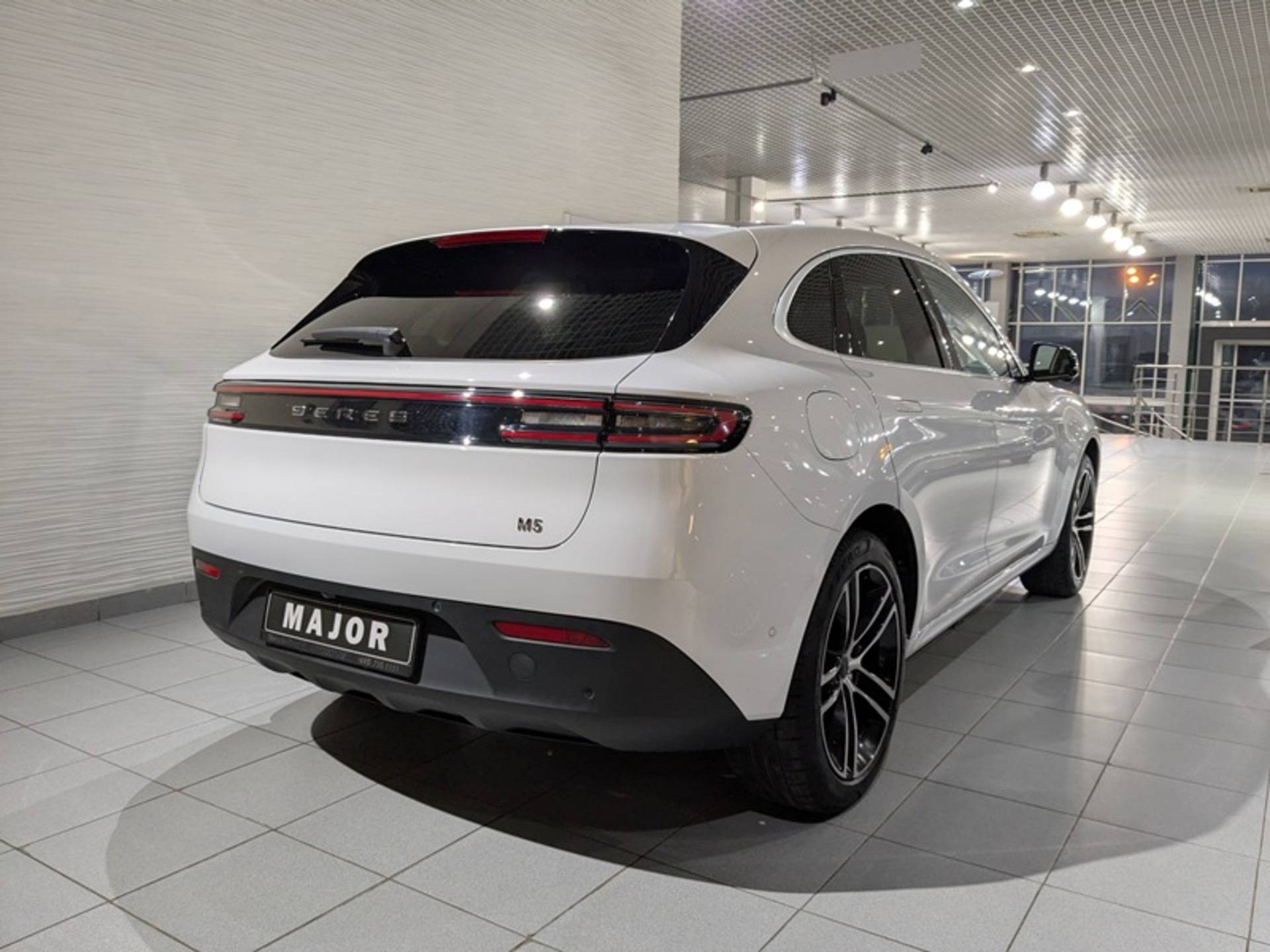 Seres M5 Premium 1.5hyb AT 4WD