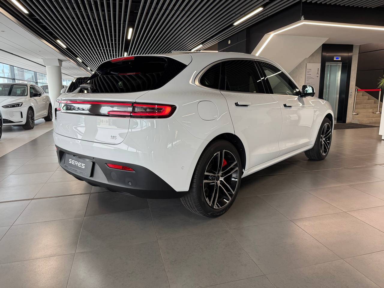 Seres M5 Premium 1.5hyb AT 4WD