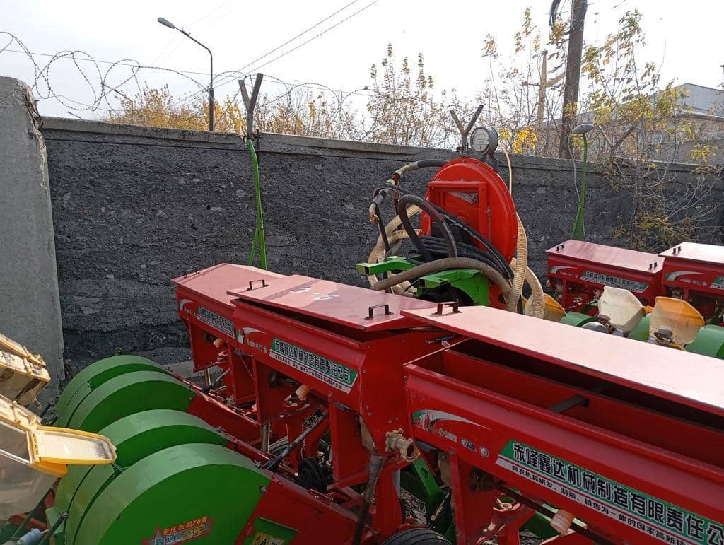 Jilin Kangda Agricultural Machinery 2BXF-27 Многофункциональная рядовая сеялка для посева и внесения удобрений,  1 км, 2022 года в лизинг