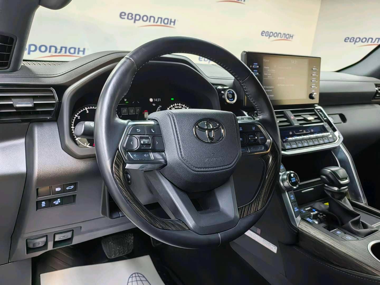 Toyota Land Cruiser 300,  35 674 км, 2022 года в лизинг