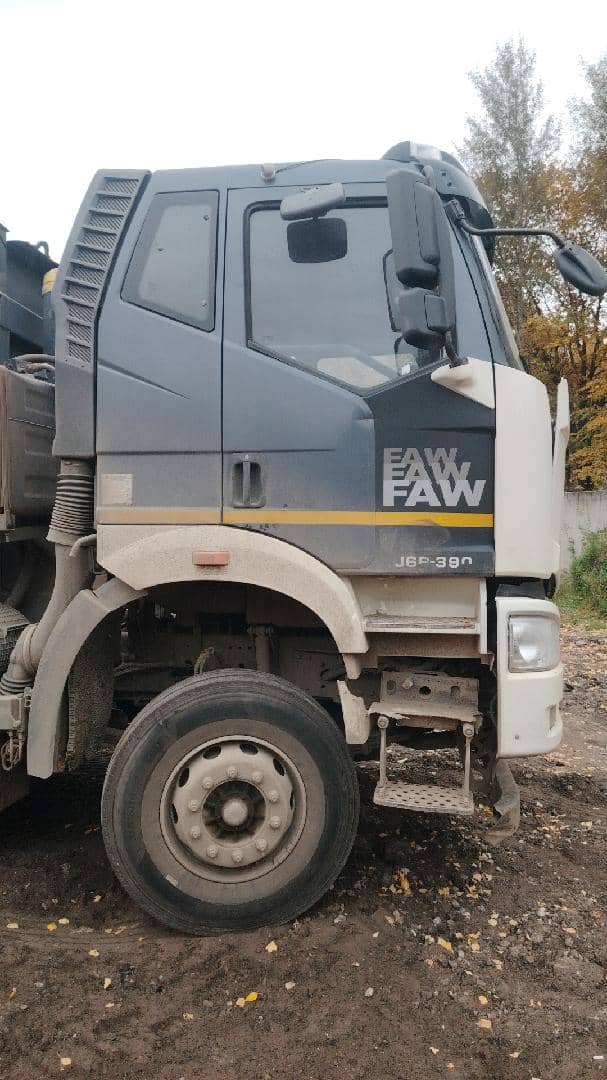 FAW CA3310P66K24T4E5 8х4,  123 737 км, 2022 года