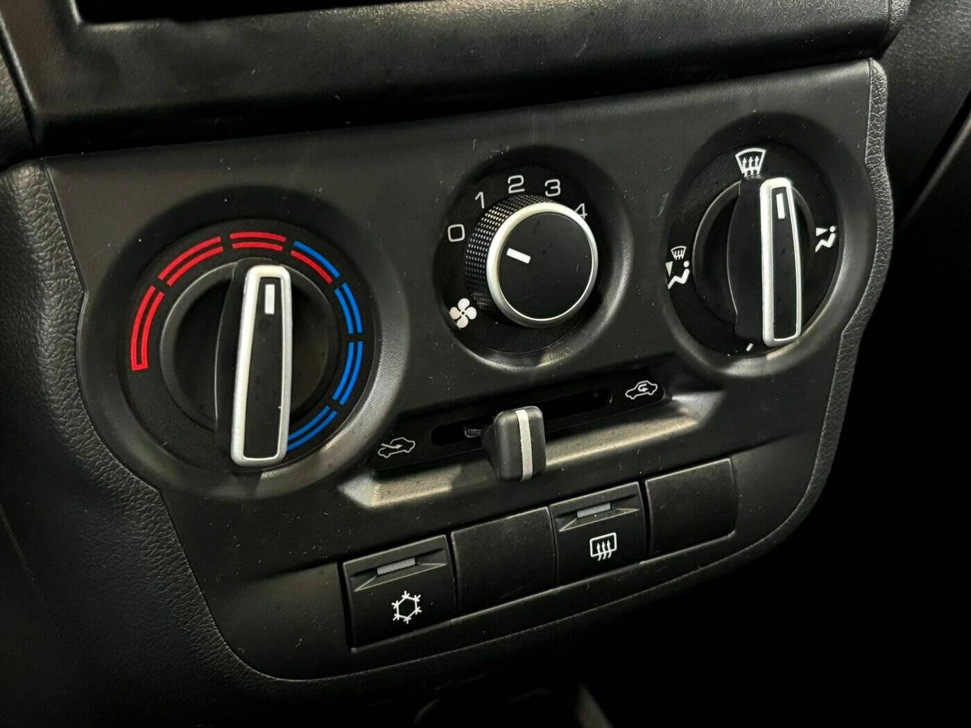 Lada Granta седан Classic 24 Кондиционер 1.6 90hp 5MT