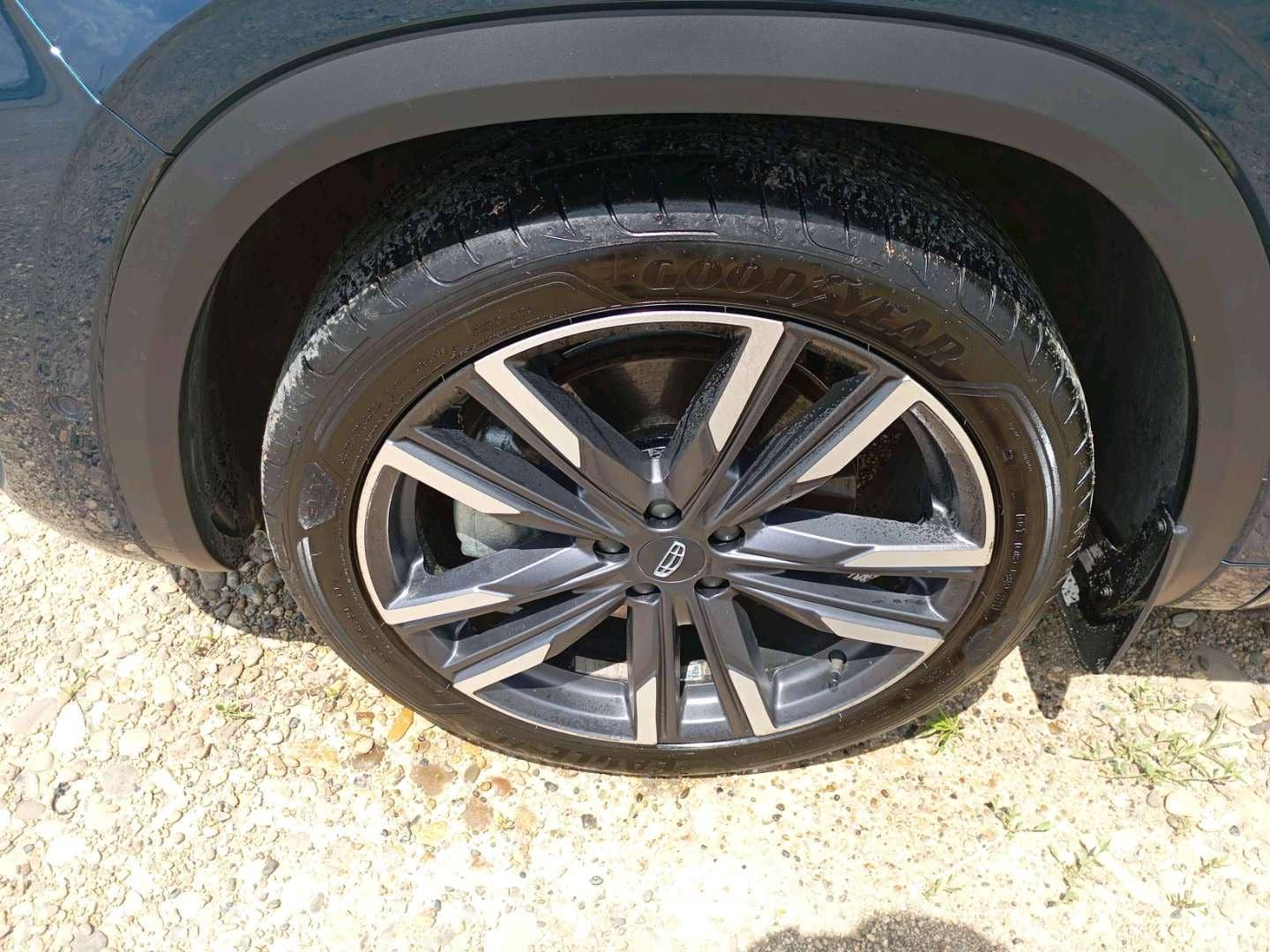 Geely Monjaro,  41 916 км, 2024 года в лизинг