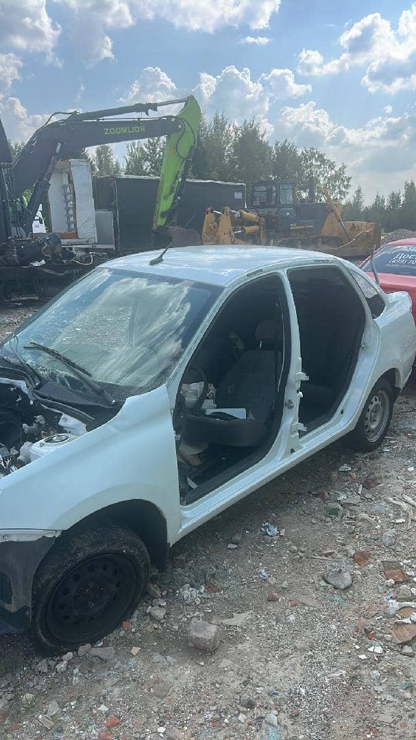 Lada Granta седан,  10 000 км, 2023 года