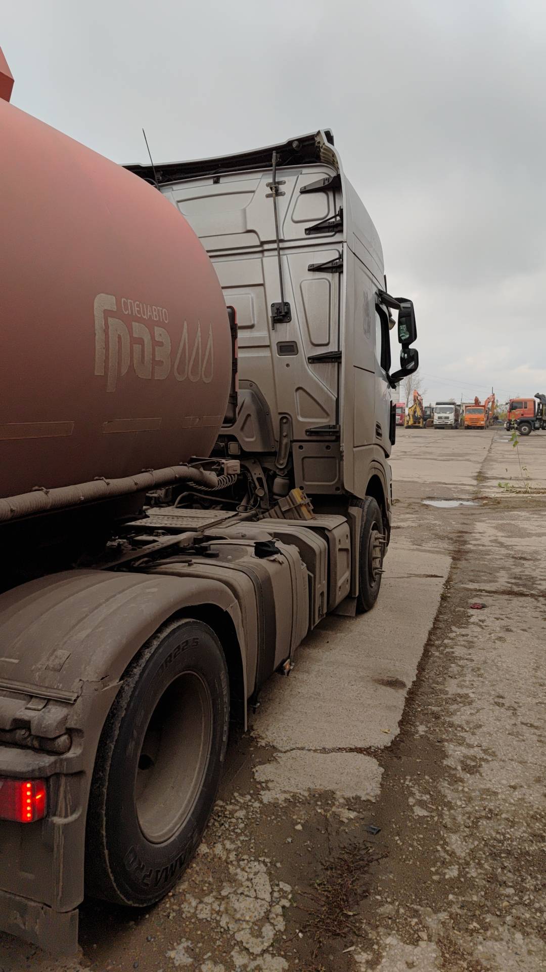 Shacman SX4188YY381,  331 014 км, 2023 года в лизинг