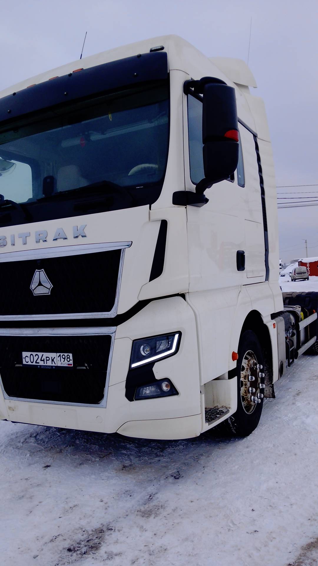 Sitrak C7H MAX ZZ4186V391HE,  288 218 км, 2023 года в лизинг