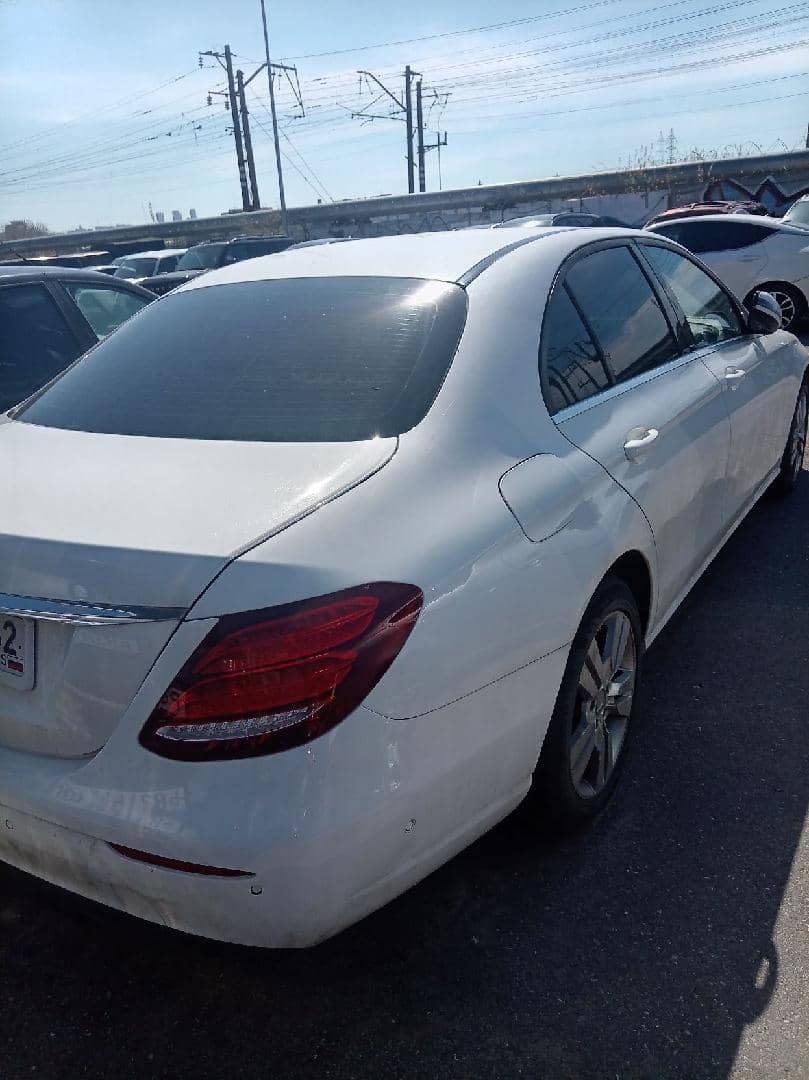 Mercedes-Benz E седан,  240 000 км, 2018 года