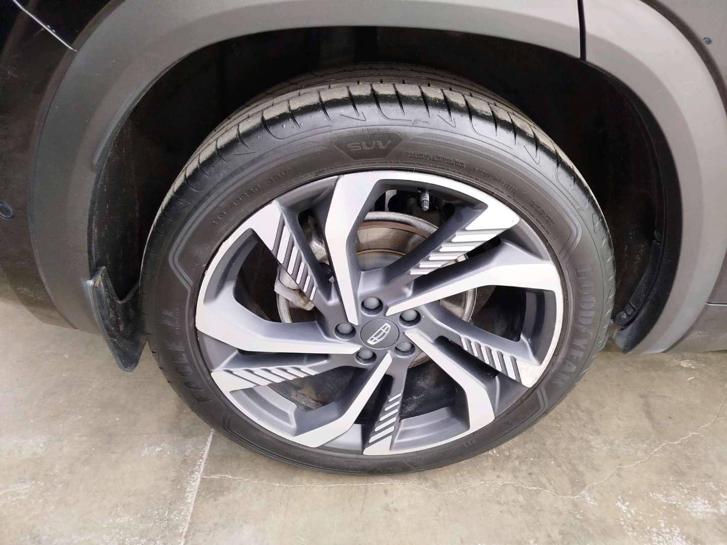Geely Monjaro,  29 168 км, 2023 года в лизинг