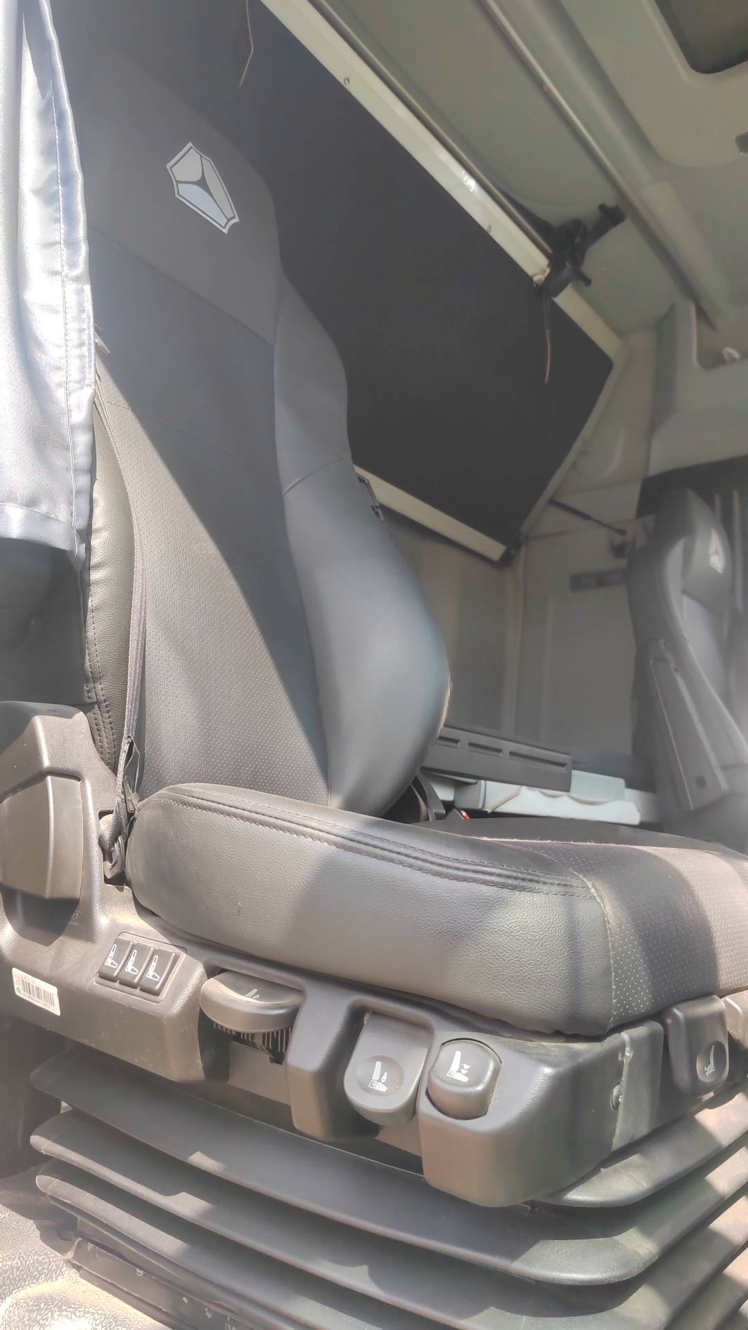 Sitrak C7H 4x2 ZZ4186V361HE,  119 290 км, 2023 года в лизинг