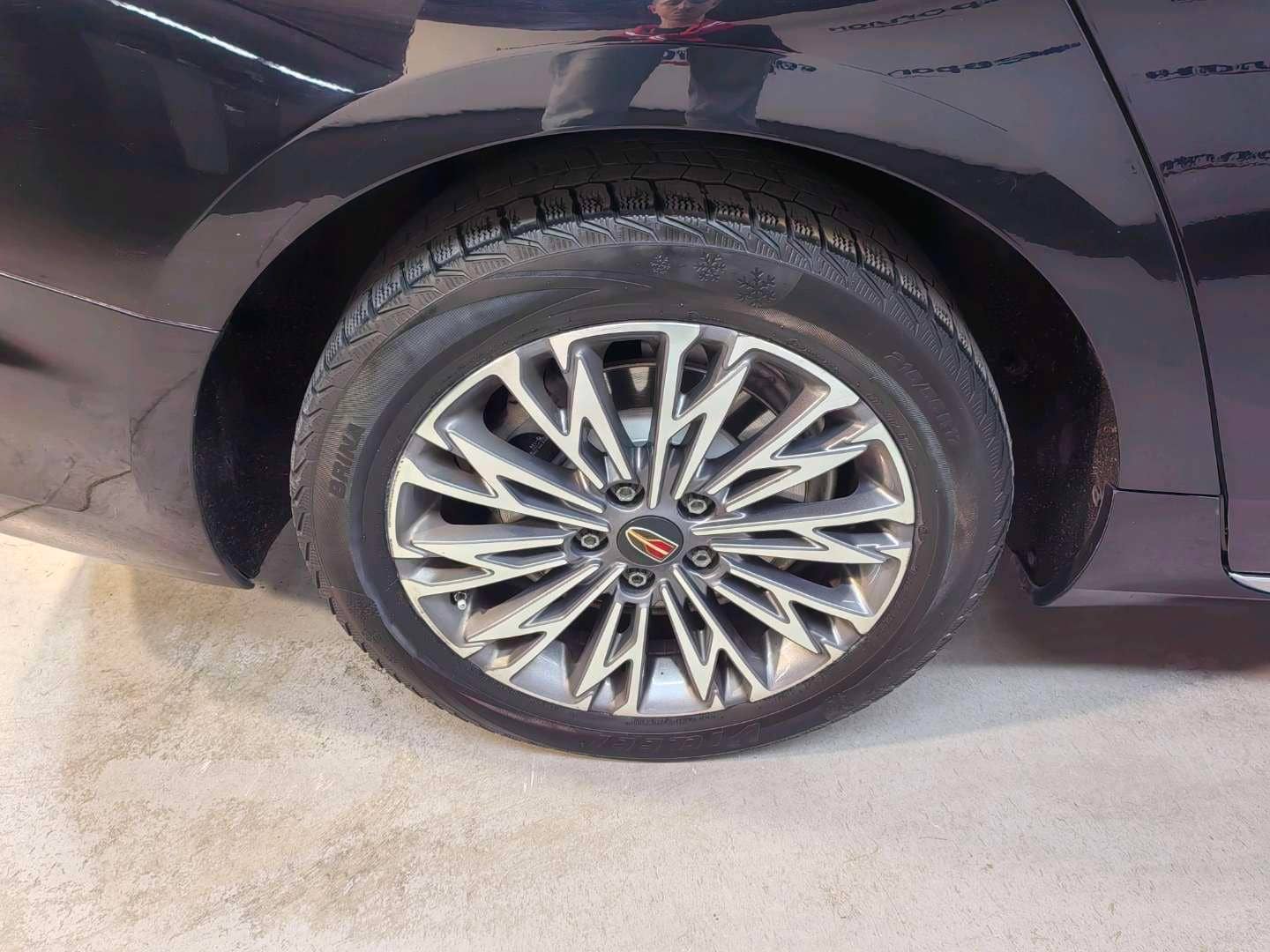 Hongqi H5,  211 798 км, 2023 года в лизинг