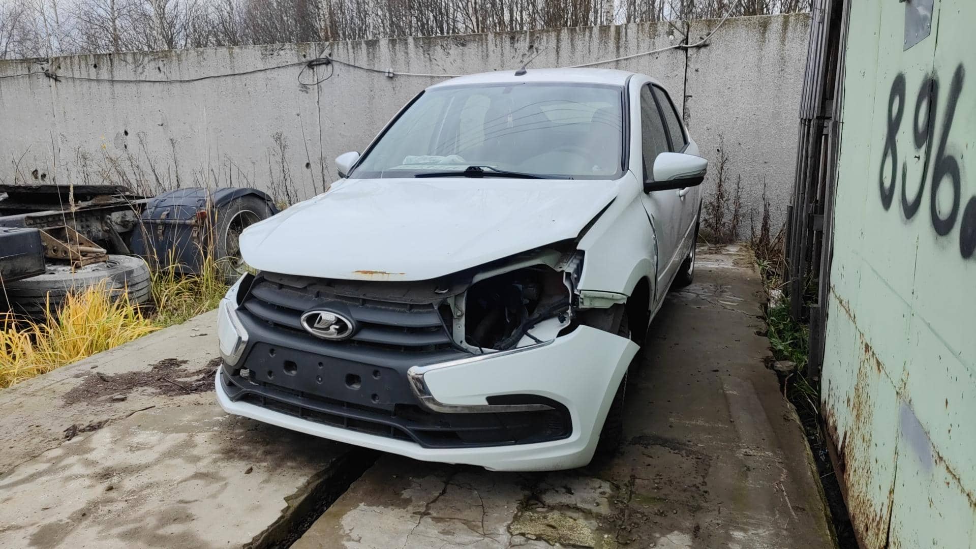 Lada Granta лифтбек,  100 000 км, 2024 года