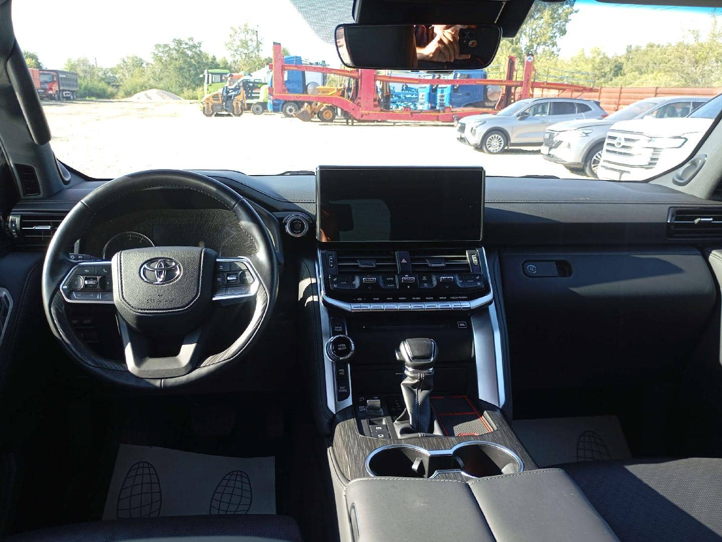 Toyota Land Cruiser 300,  31 213 км, 2024 года в лизинг