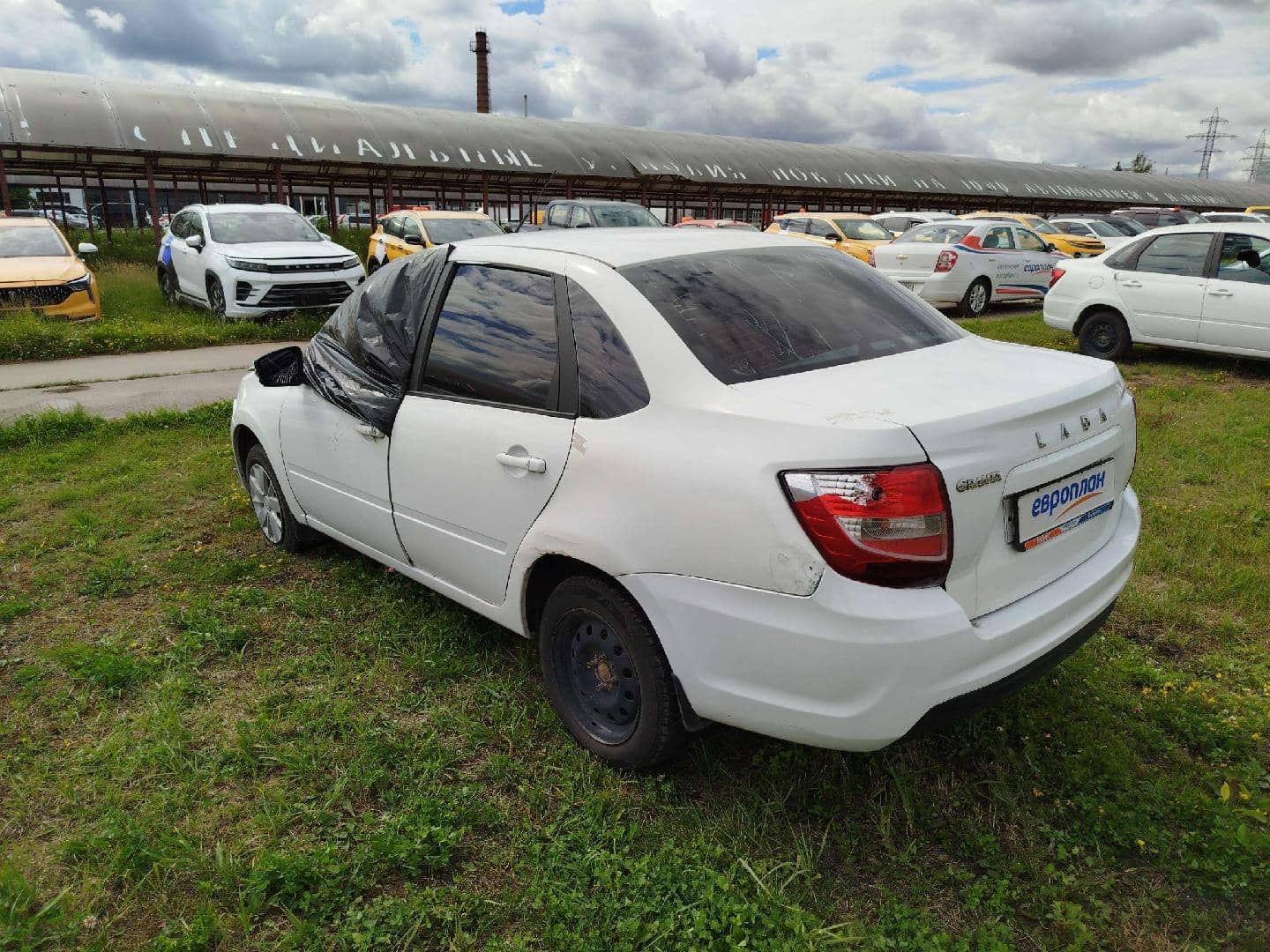 Lada Granta седан,  117 538 км, 2023 года в лизинг