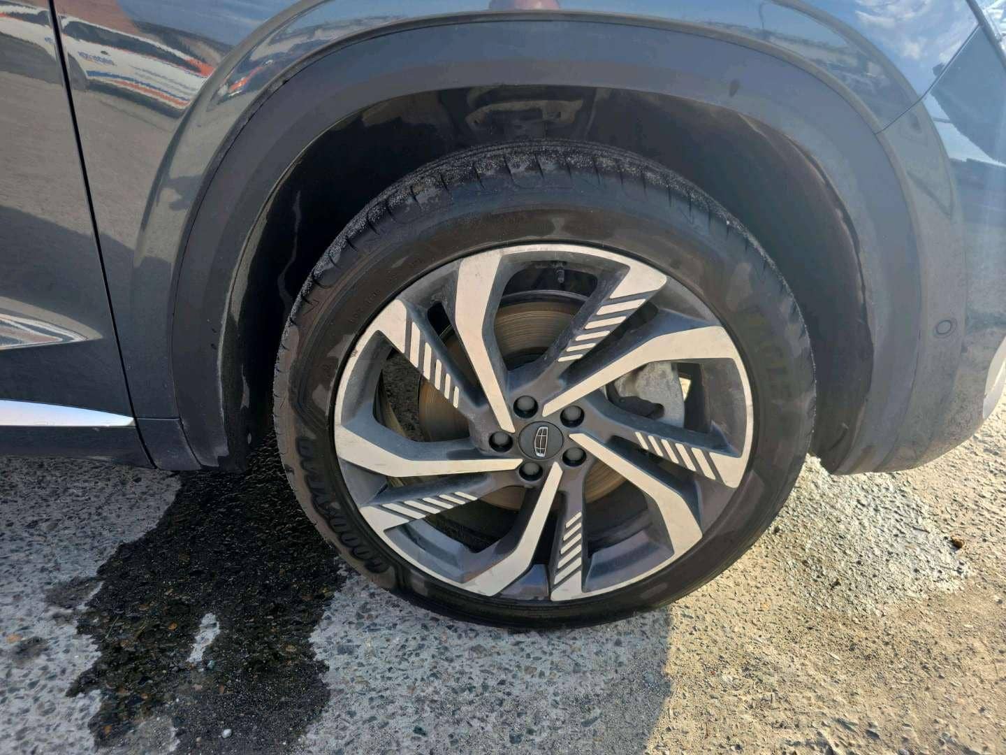 Geely Monjaro,  33 692 км, 2023 года в лизинг