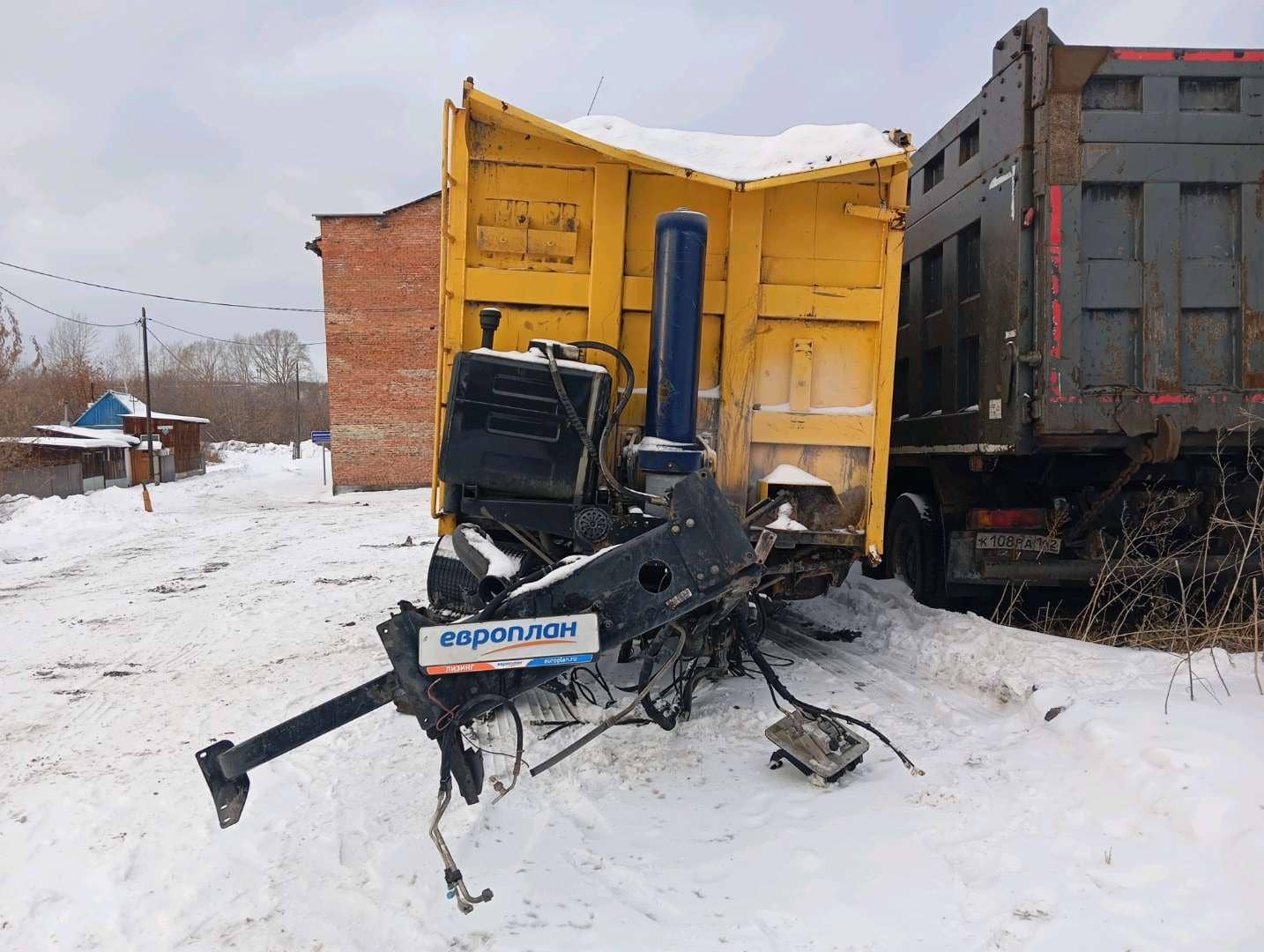FAW CA3311P66K24T4E5 8х4,  1 км, 2021 года в лизинг