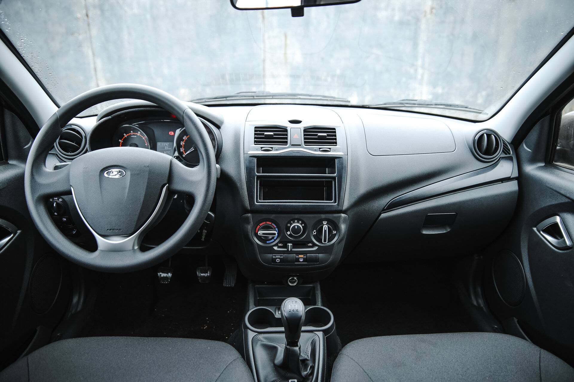 Lada Granta седан Classic 24 Кондиционер 1.6 90hp 5MT