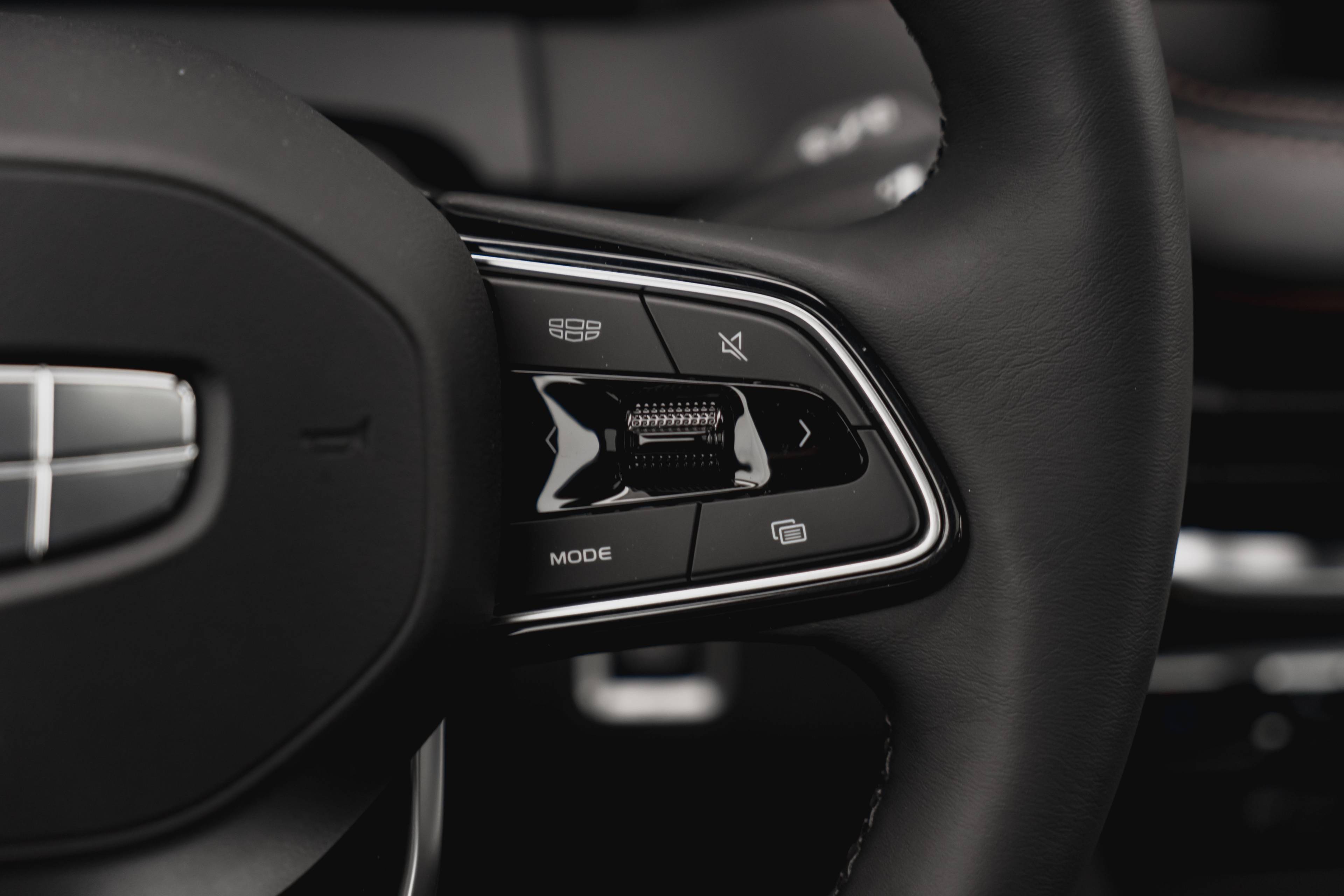 Geely Okavango Flagship 2.0T 7DCT 2WD