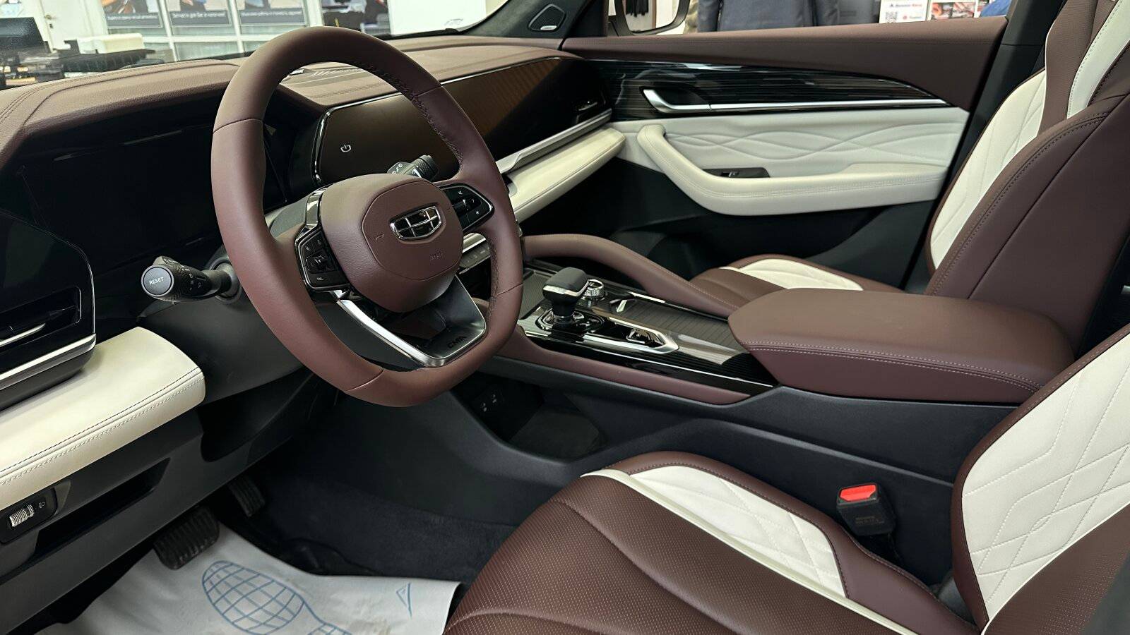 Geely Monjaro Exclusive 2.0T (238 hp) 8AT 4WD