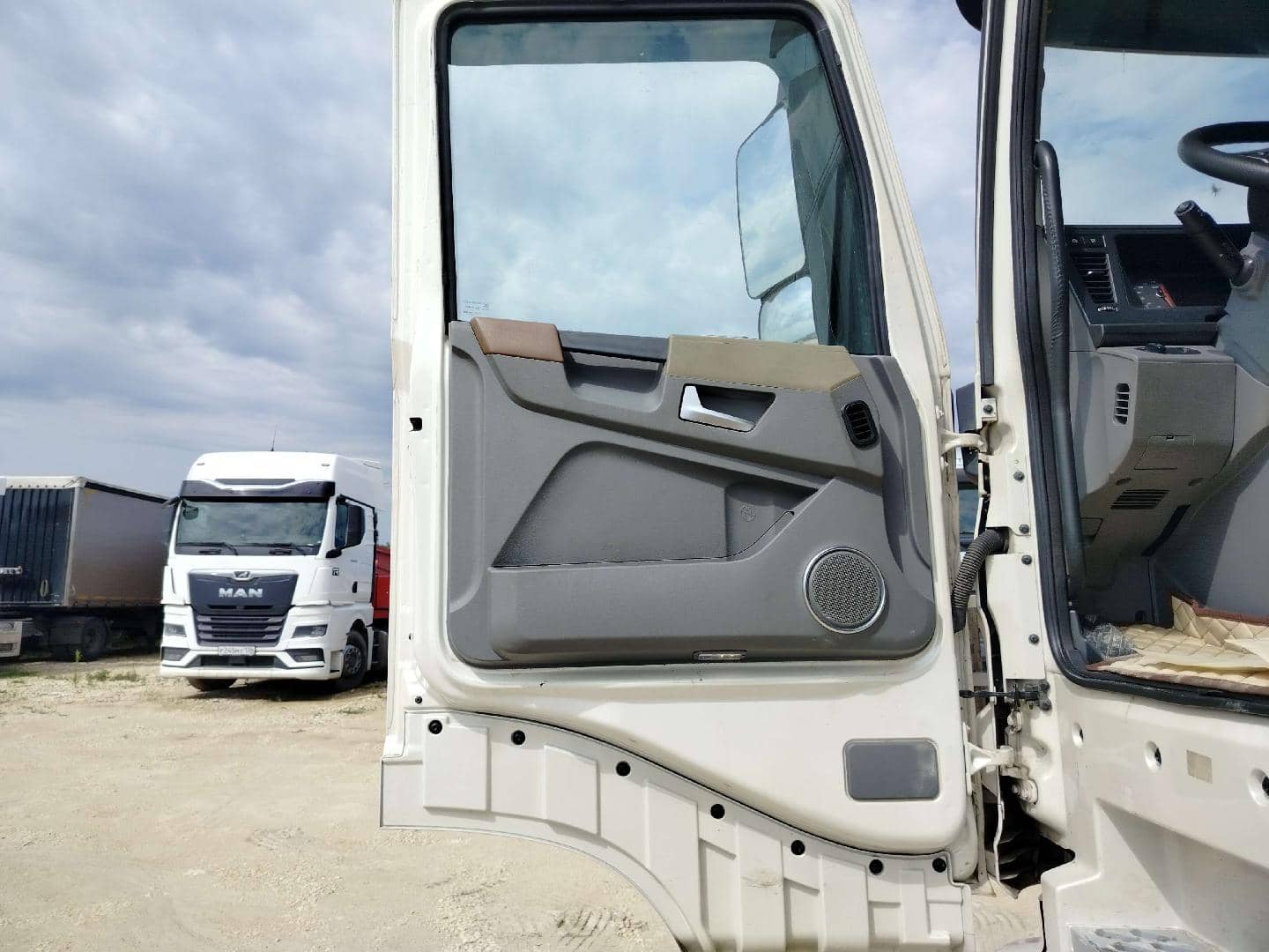 DongFeng GX DFH4180 4x2,  371 820 км, 2023 года в лизинг