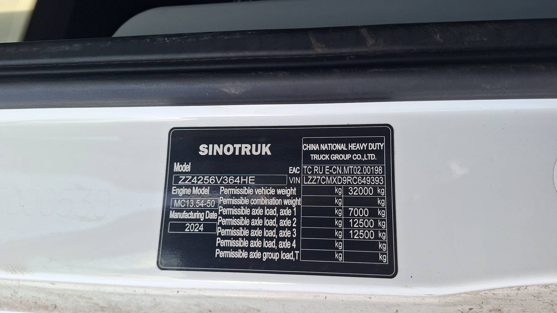 Sitrak С7Н 6×4 ZZ4256V364HE,  100 000 км, 2024 года в лизинг