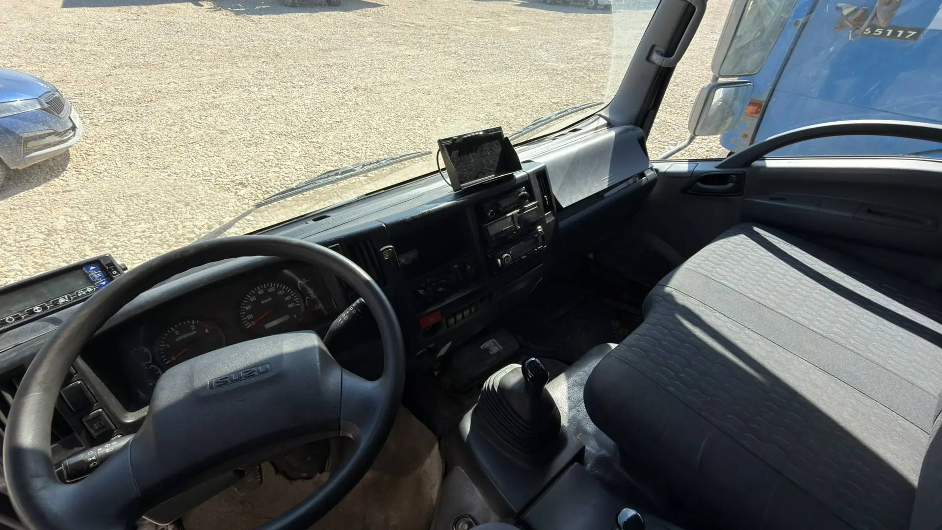 ISUZU NQR 12T,  342 801 км, 2022 года в лизинг