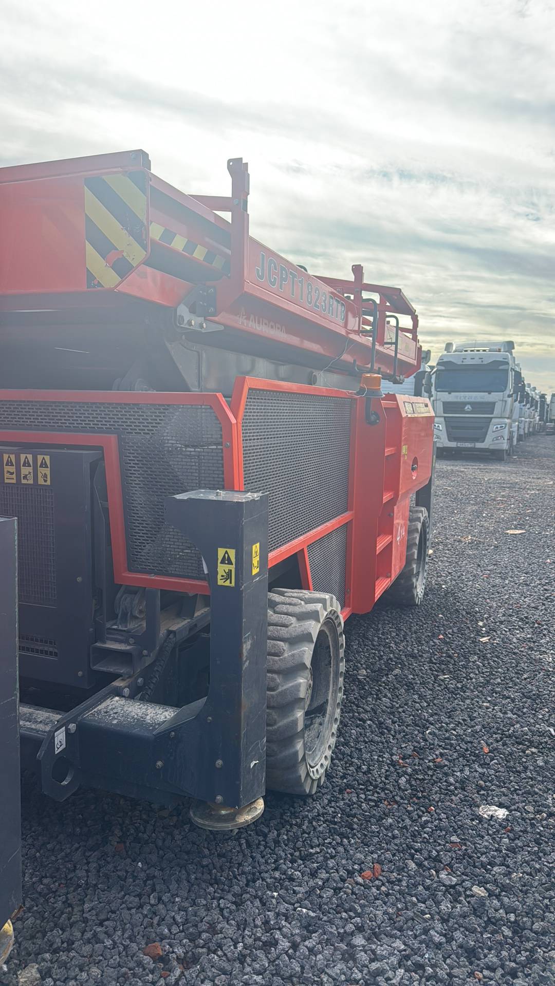 Dingli JCPT1823RTB Самоходный ножничный подъемник,  270 км, 2023 года в лизинг