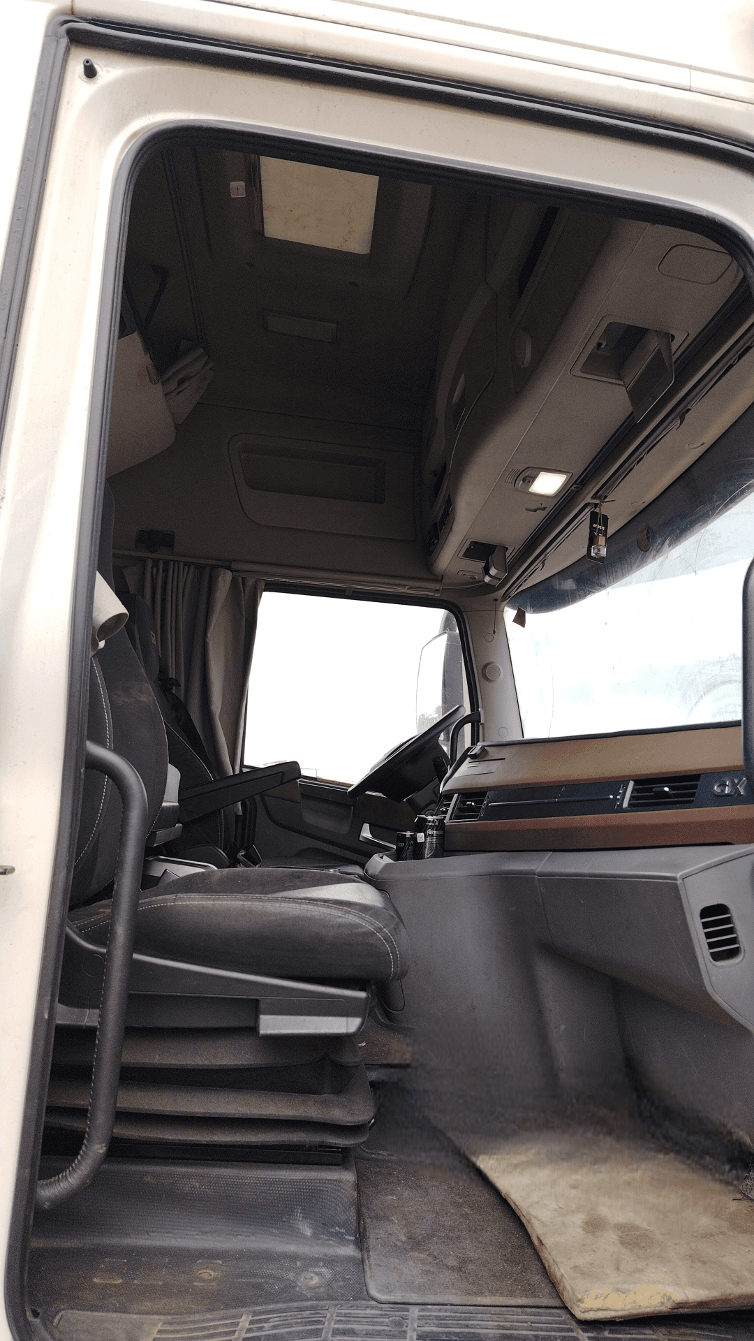 DongFeng DFH4180 4x2,  465 263 км, 2023 года в лизинг