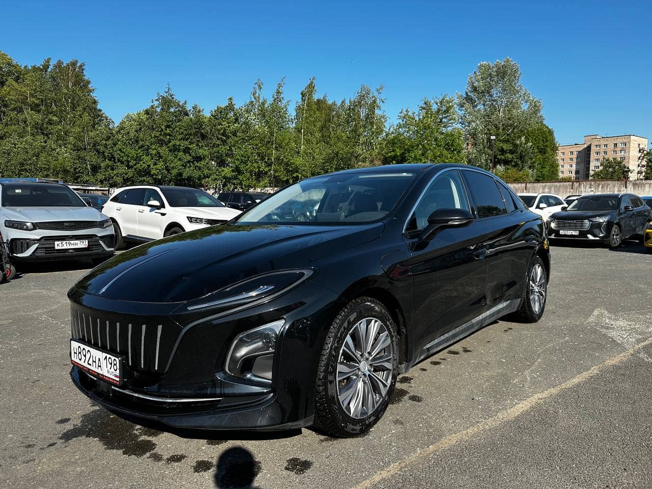 Hongqi E-QM5