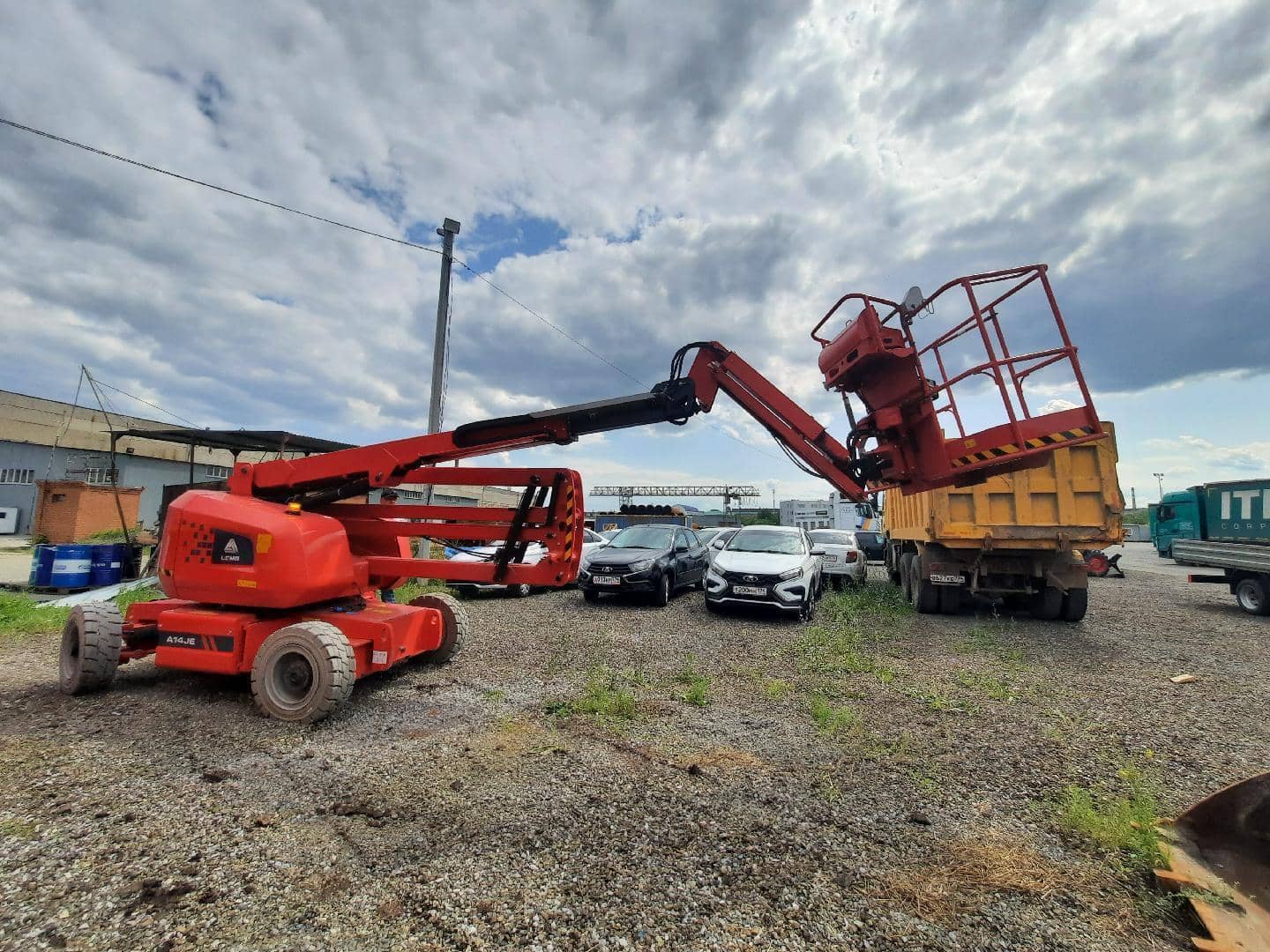LGMG  (LinGong Machinery Group) A14JE самоходный коленчатый подъемник,  50 км, 2023 года в лизинг