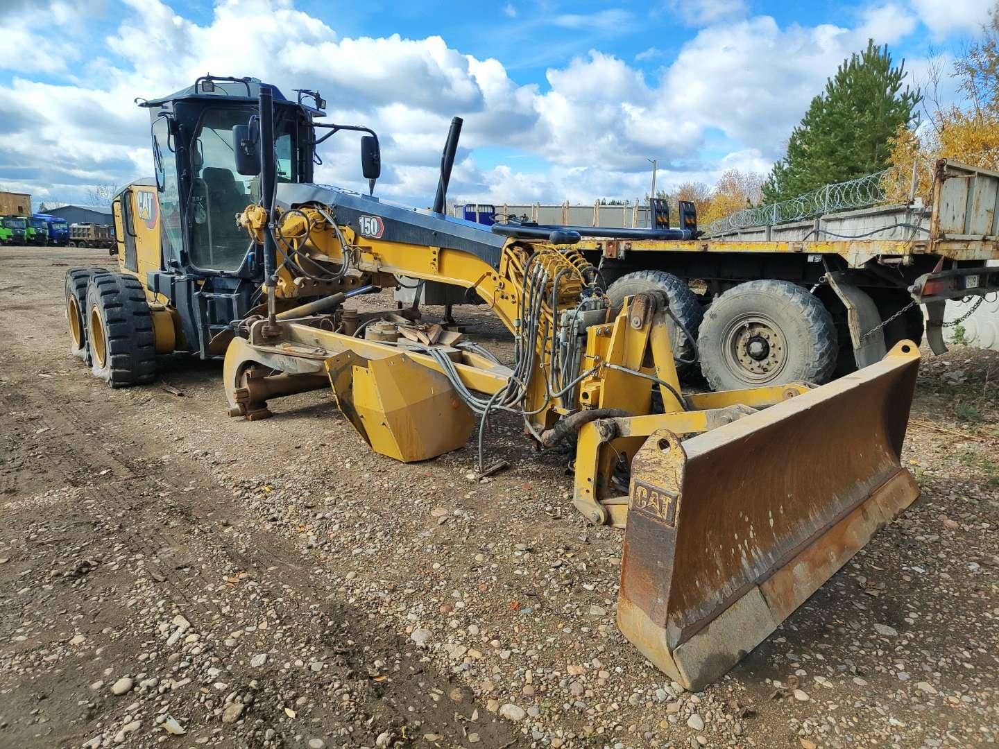CATERPILLAR 150 AWD