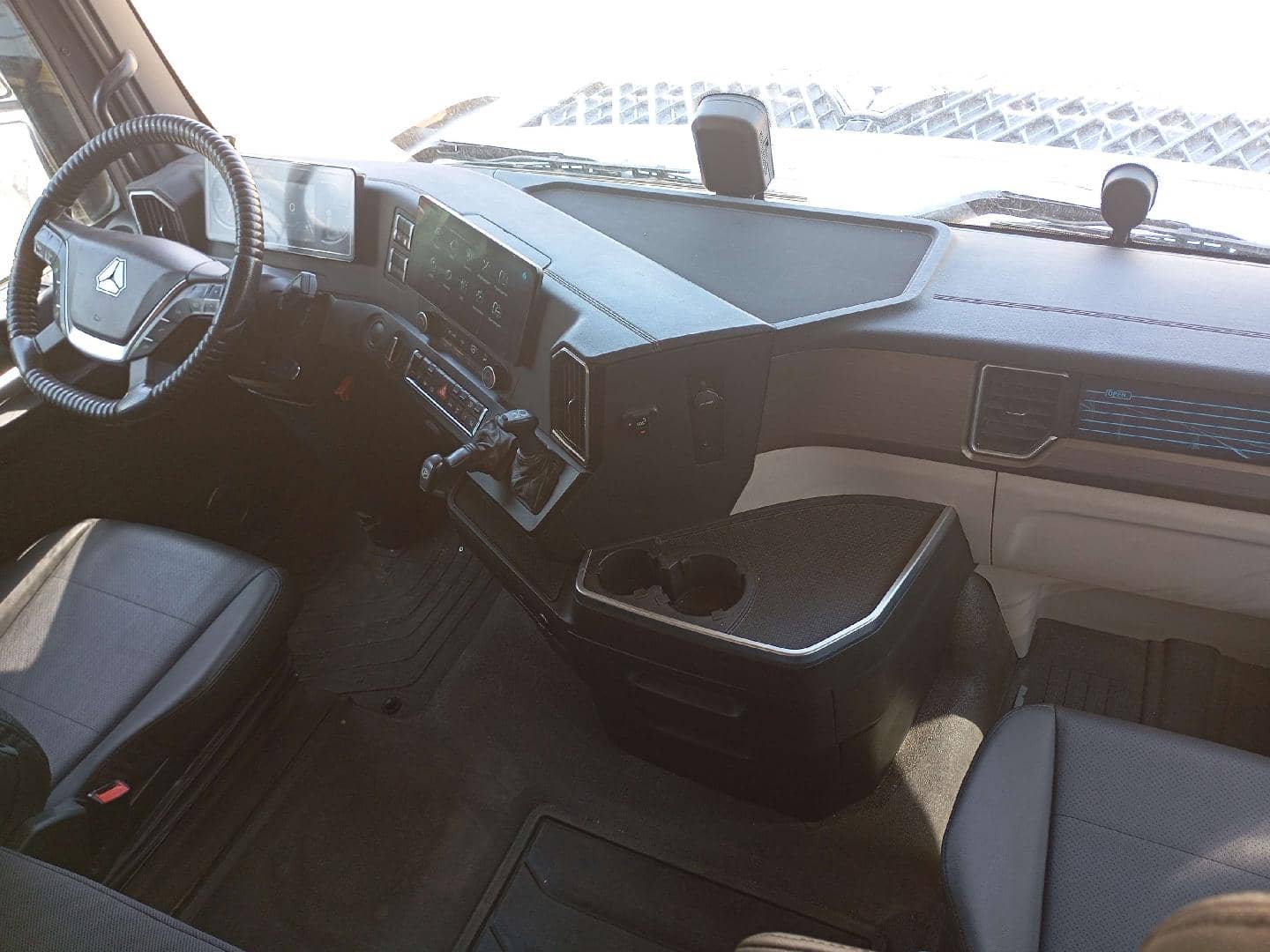 Sitrak С7Н MAX 6×4 ZZ4256V364HE,  185 766 км, 2023 года в лизинг