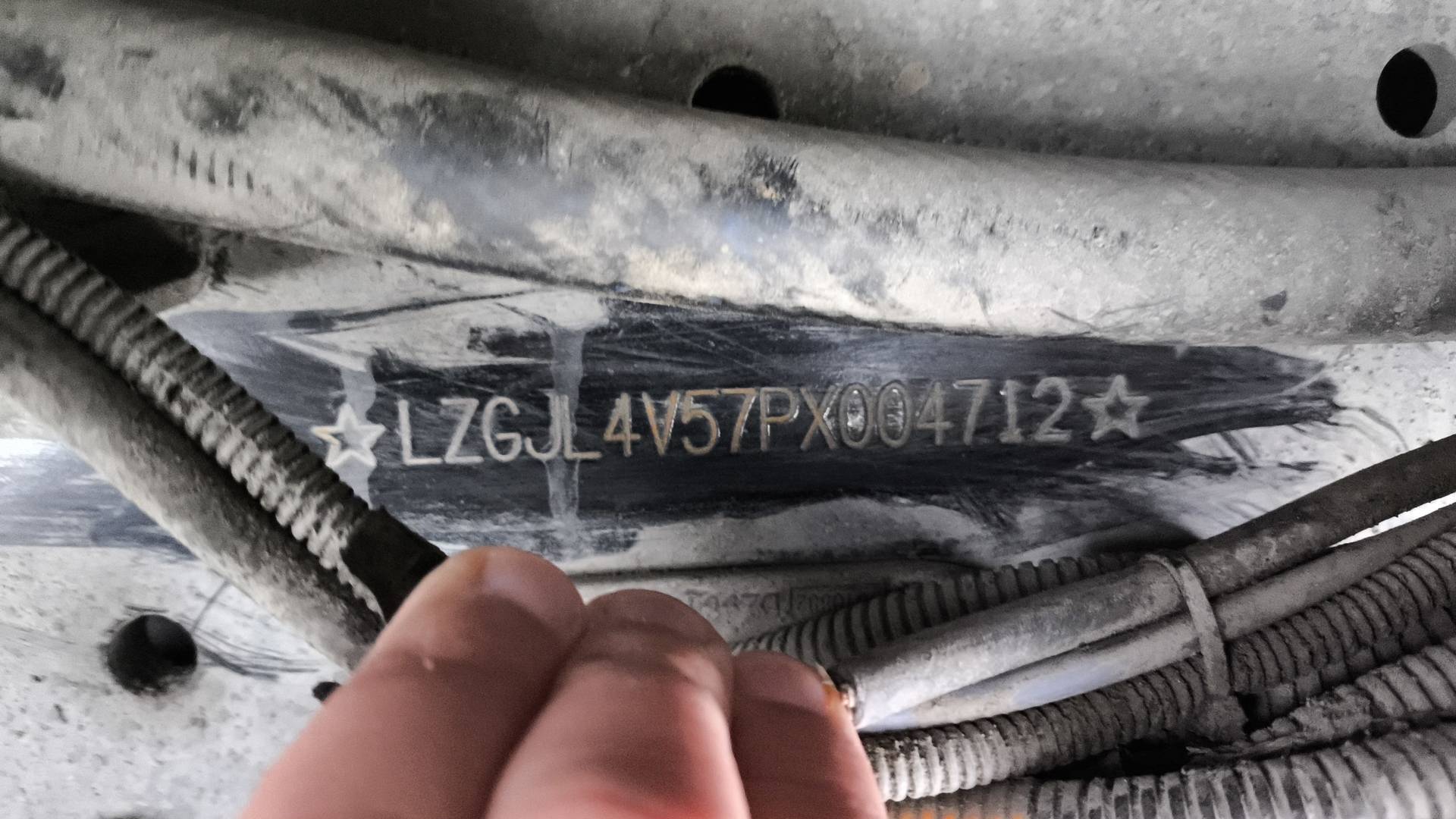 Shacman SX42586V385,  168 000 км, 2023 года в лизинг